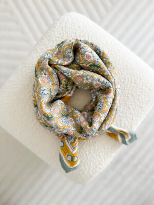 grandfoulard-vert-blanc-gris-moutarde-bonheurdujour-fleurs-impriméindien