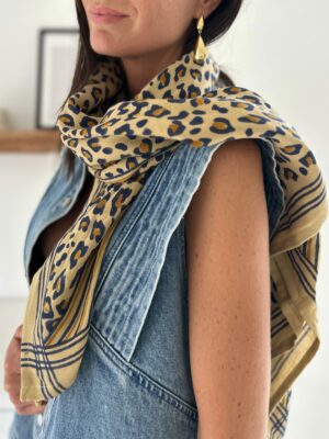 foulard-indien-grand-leopard-imprimé-camel-beige-bleumarine-blockprint