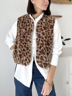 veste-sans-manches-moumoute-imprime-leopard