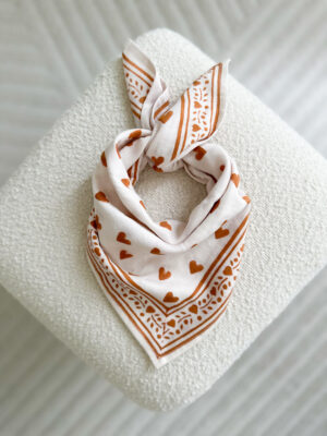petit-foulard-love-cannelle