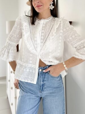 Chemise-détails-broderies-dentelle