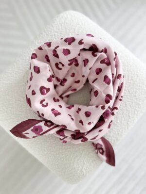 Grand-foulard-Léo-rose
