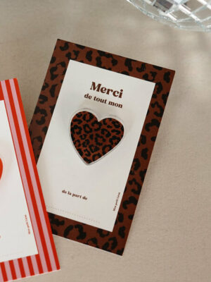 Pin’s-coeur-léopard-marron