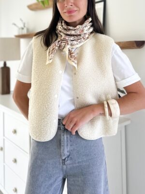 veste-sans-manches-écrue-imitation-mouton