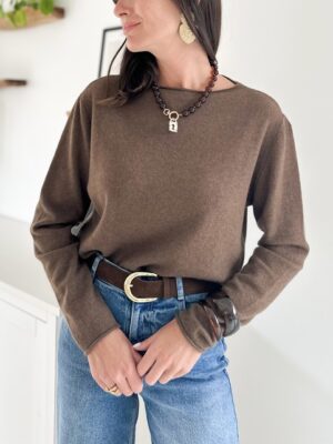 pull-fin-marron-chocolat-col-bateau