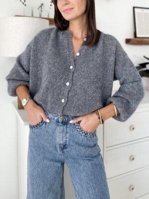 pull-maille-gris-boutonne-manches-longues-col-rond