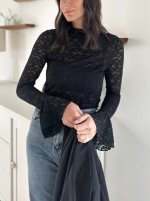 top-noir-ajouré-manches