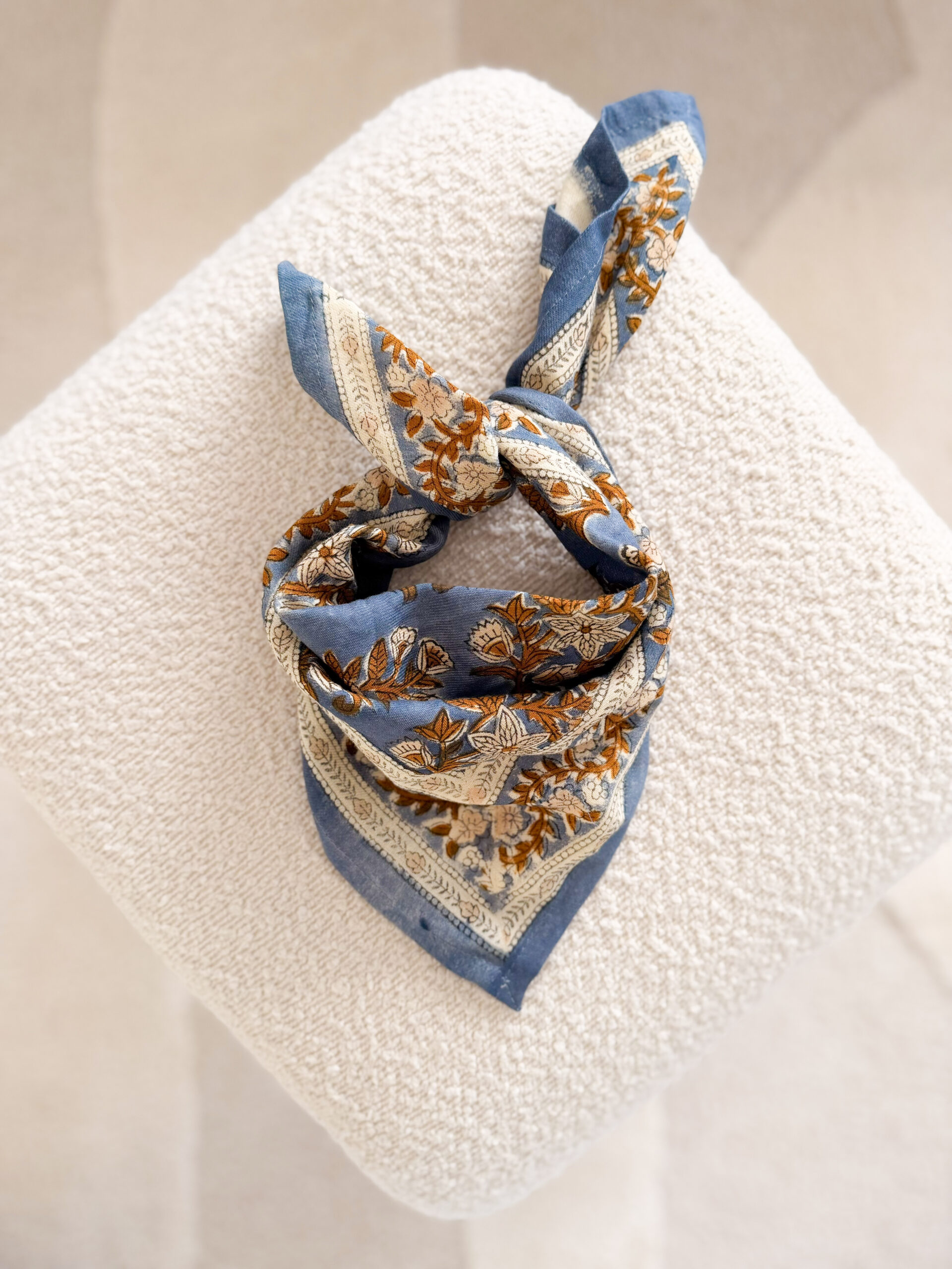 petit-foulard-jasmine-bleu