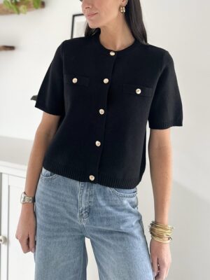 gilet-noir-maille-manches-courtes-boutons-dores