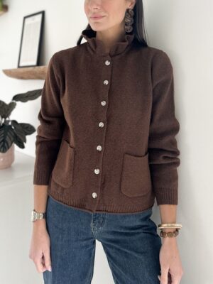 gilet-maille-marron-manches-longues-col-montant-volant