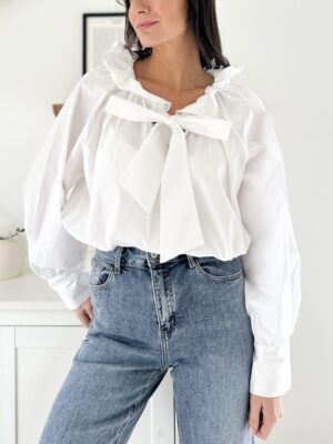 blouse-blanche-oversize-col-fleur