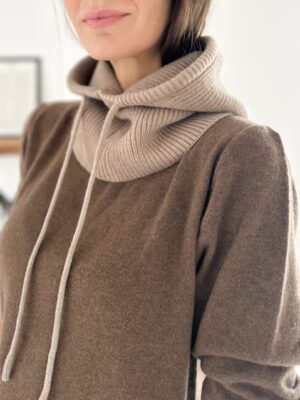 col-à-capuche-taupe-laine