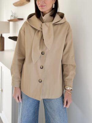 veste-courte-capuche-noeud-devant