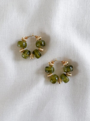 boucles-doreilles-creoles-perles-vert-olive