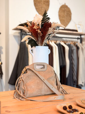 sac-mini-croute-cuir-beige-chocolat-anse-franges