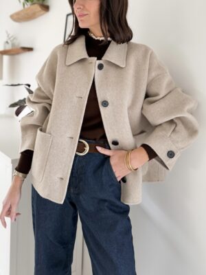manteau-court-ecru-oversize-manches-longiues-laine-col-classique