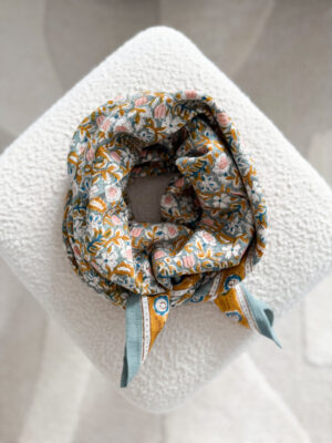 grandfoulard-vert-blanc-gris-moutarde-bonheurdujour-fleurs-impriméindien