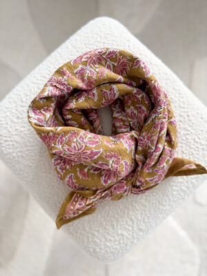 grand-foulard-imprime-arya-olive