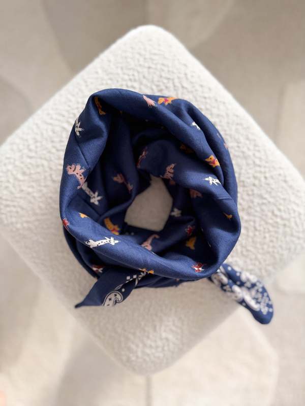 grand-foulard-imprime-teckel-indigo