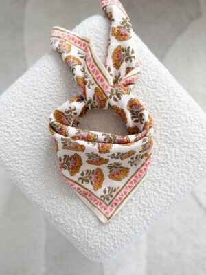 Foulard-imprimé-Namaste-ecru