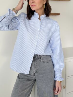 chemise-bleue-rayures-volants-manches-longues