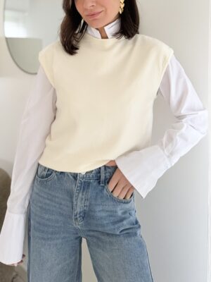 pull sans manches écru col montant