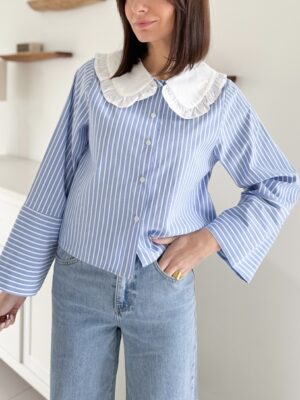 chemise bleue rayures blanches col Claudine blanc uni coupe courte manches longues