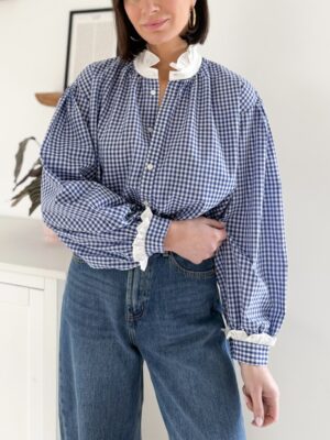 chemise manches longues imprimé vichy bleu et blanc col blanc à volant