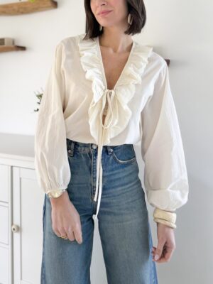 Blouse écrue à volants col v manches longues coton