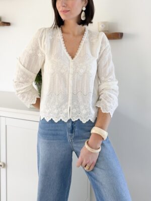 Chemise écrue à broderies col V manches longues