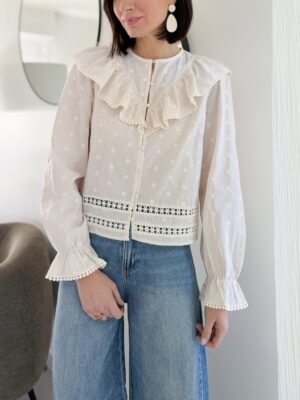 Chemise rayée beige encolure ronde et volants décoratifs manches longues