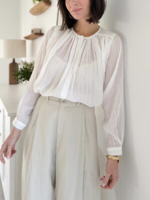 chemise blanche fluide ample encolure ronde et manches longues