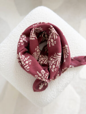 Grand foulard galaxie bordeaux motif fleuri