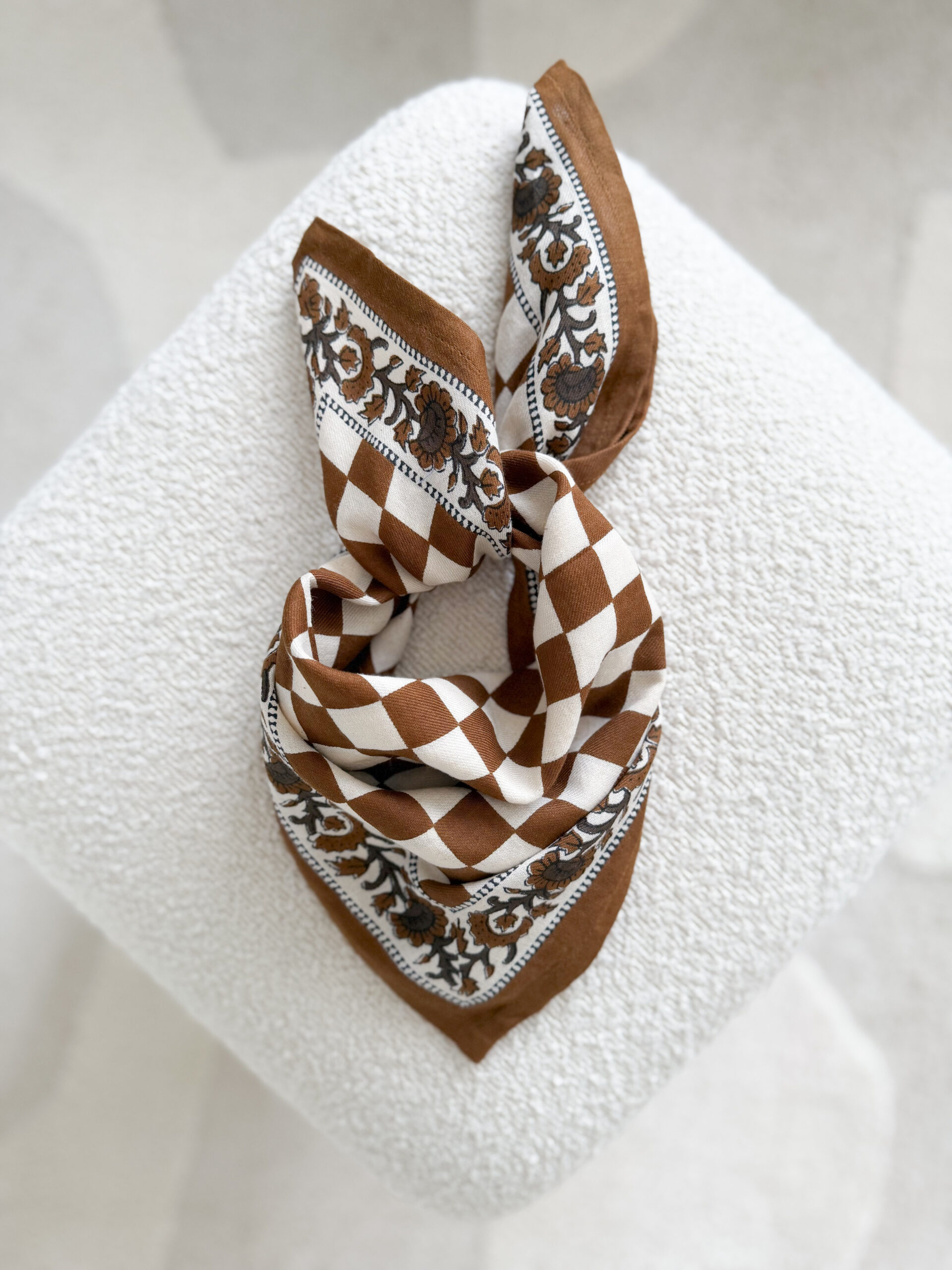 petit foulard damier camel