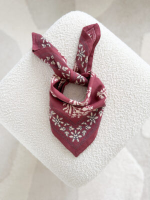 petit foulard galaxie bordeaux motif fleuri