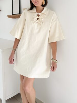 Robe courte écru coton manches mi longues col classique