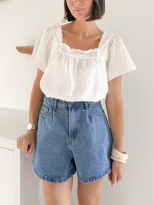 Blouse brodée encolure carrée