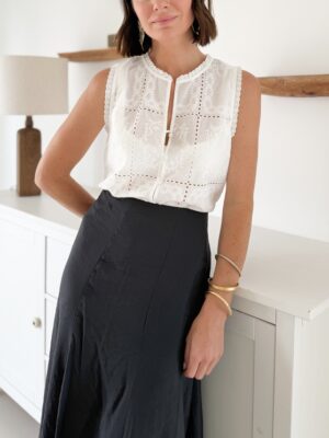 Chemise blanche brodée Col V Sans manches