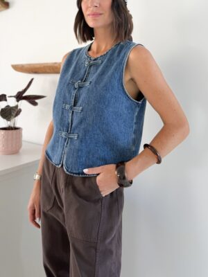 Veste denim sans manches boutons noeuds