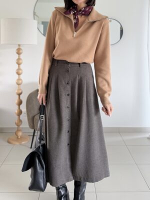 jupe longue grise en laine taille haute entièrement boutonnée