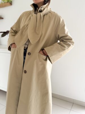 trench coat long beige fentes sur les cotés écharpe amovible