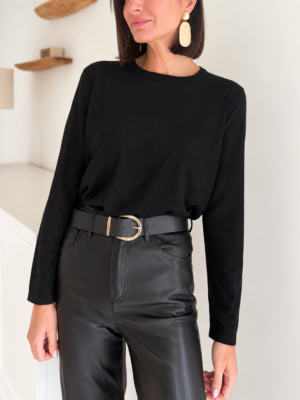 pull en maille fine noir col rond manches longues semi transparent