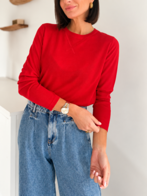 pull en maille fine rouge col rond manches longues semi transparent