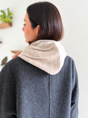 Col à capuche beige grège