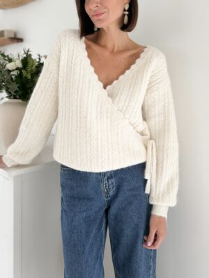 pull cache coeur écru maille tricotée torsadée manches longues